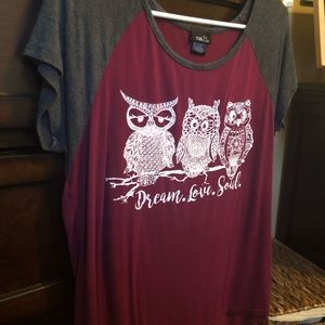 Maroon graphic tee with owl decal